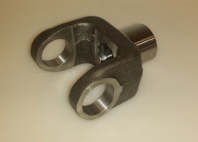 Вилка карданного вала Газель, Волга, Соболь средняя (Вилка вала карданного шлицевая промежуточная)