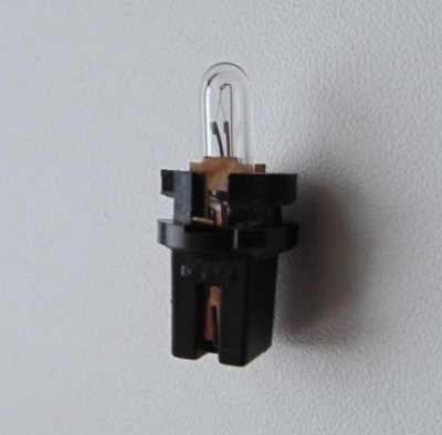 Лампа в комбинацию приборов старого образца