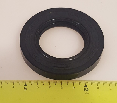 Сальник переднего моста Газель, Соболь, Баргузин 4х4 (с обратными насечками)